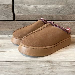 NWOT Platform Slippers